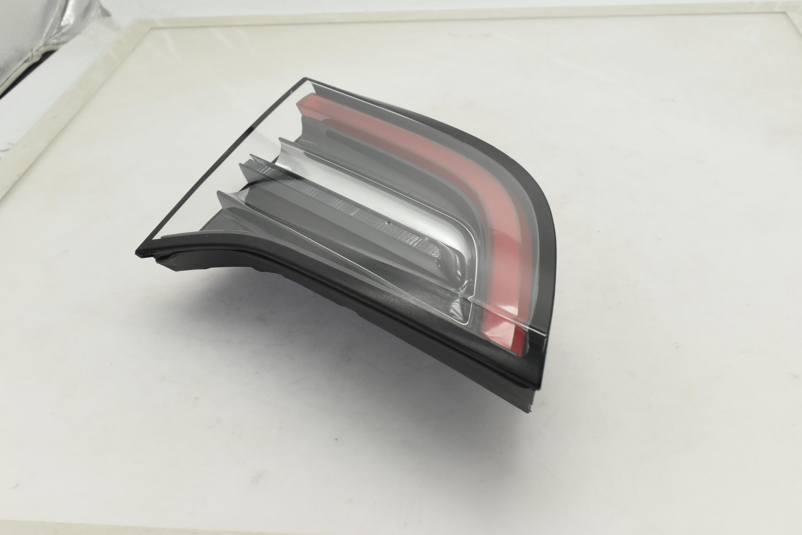 1077403-00-C 尾灯-左-L